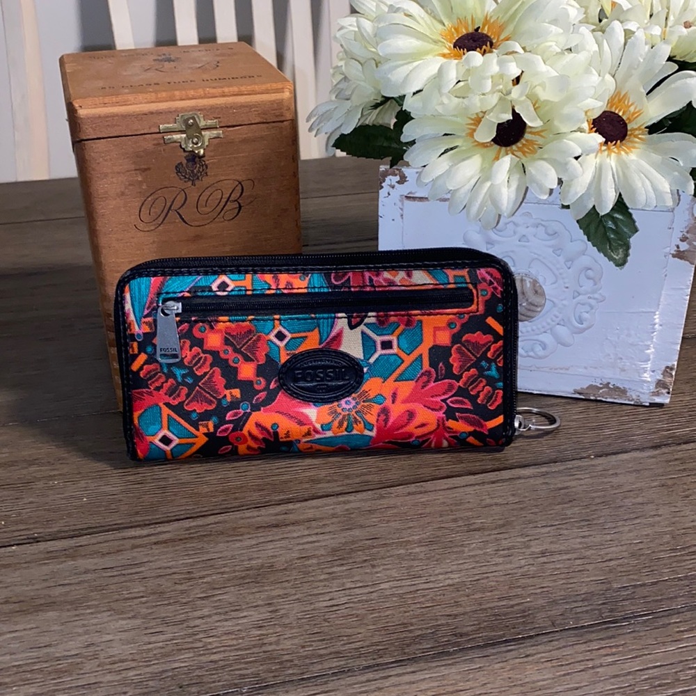 Fossil printed leather zip around wallet